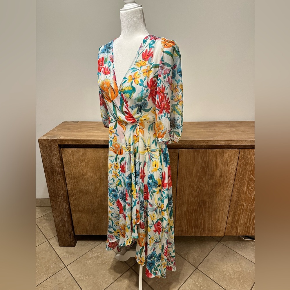 Beautiful summer dress, never worn.